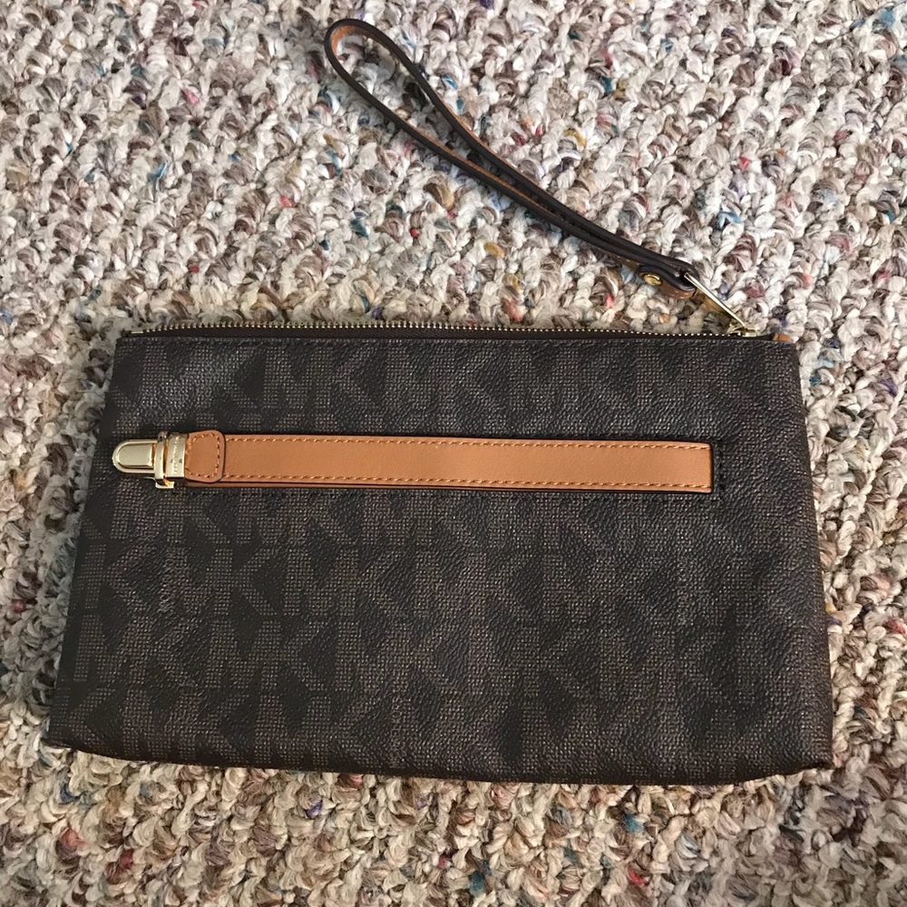 Michael Kors wristlet